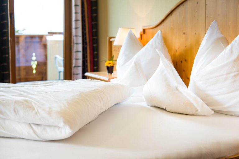 Frisch bezogenes Bett