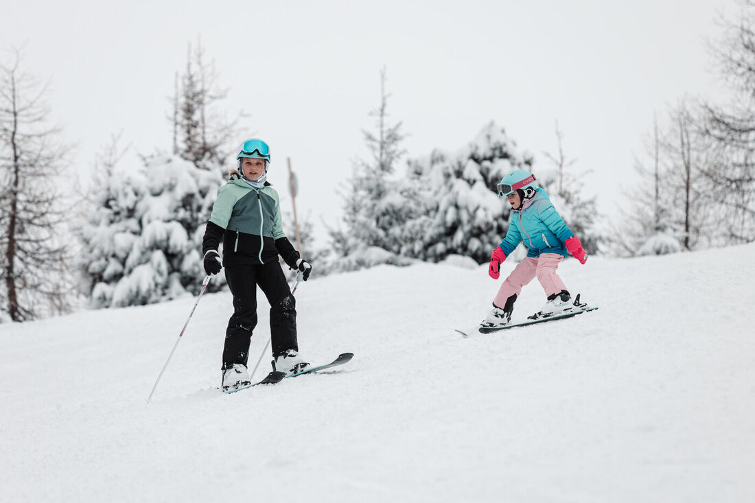 Kinder beim Skifahren am Kolsassberg